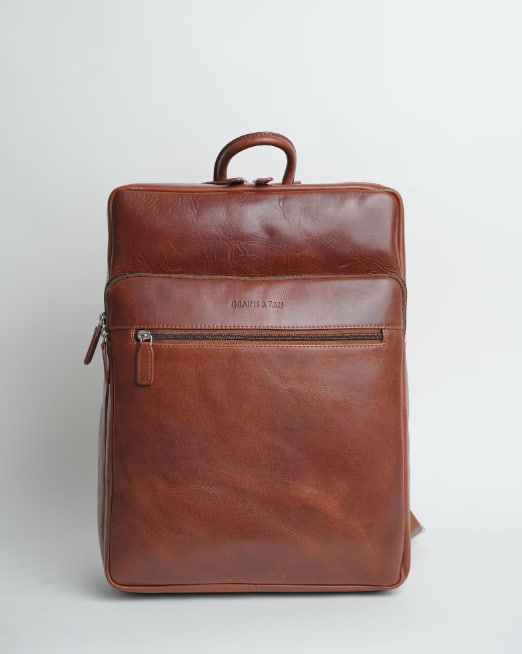 Second image of Large G&T genuine leather backpack for a 17-inch laptop, with a padded compartment